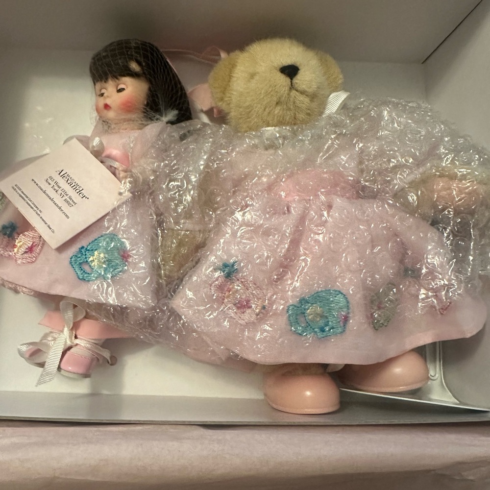 Madame Alexander Pink and Blue Doll with Accessories.Never used.#775/1000